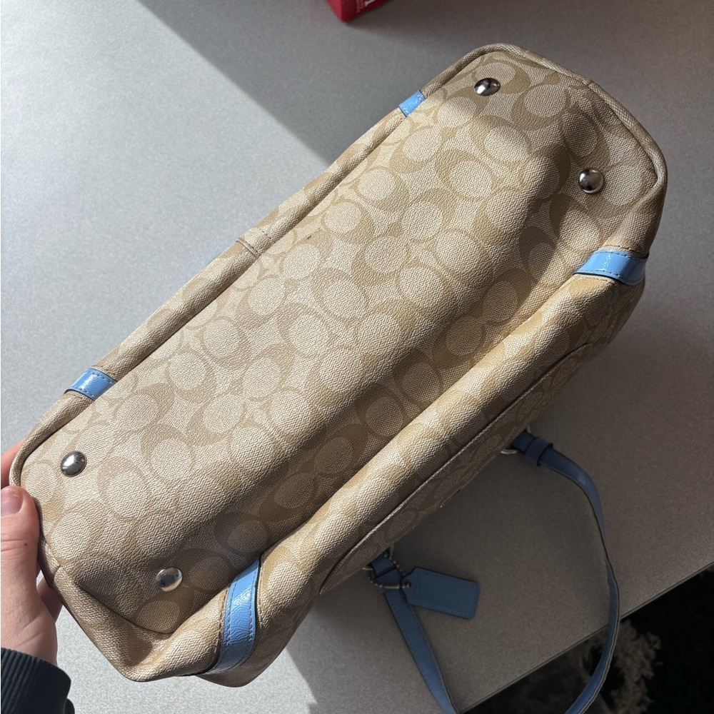 Coach Beige and Light Blue Shoulder Bag with Matching Wallet - Picture 4 of 13